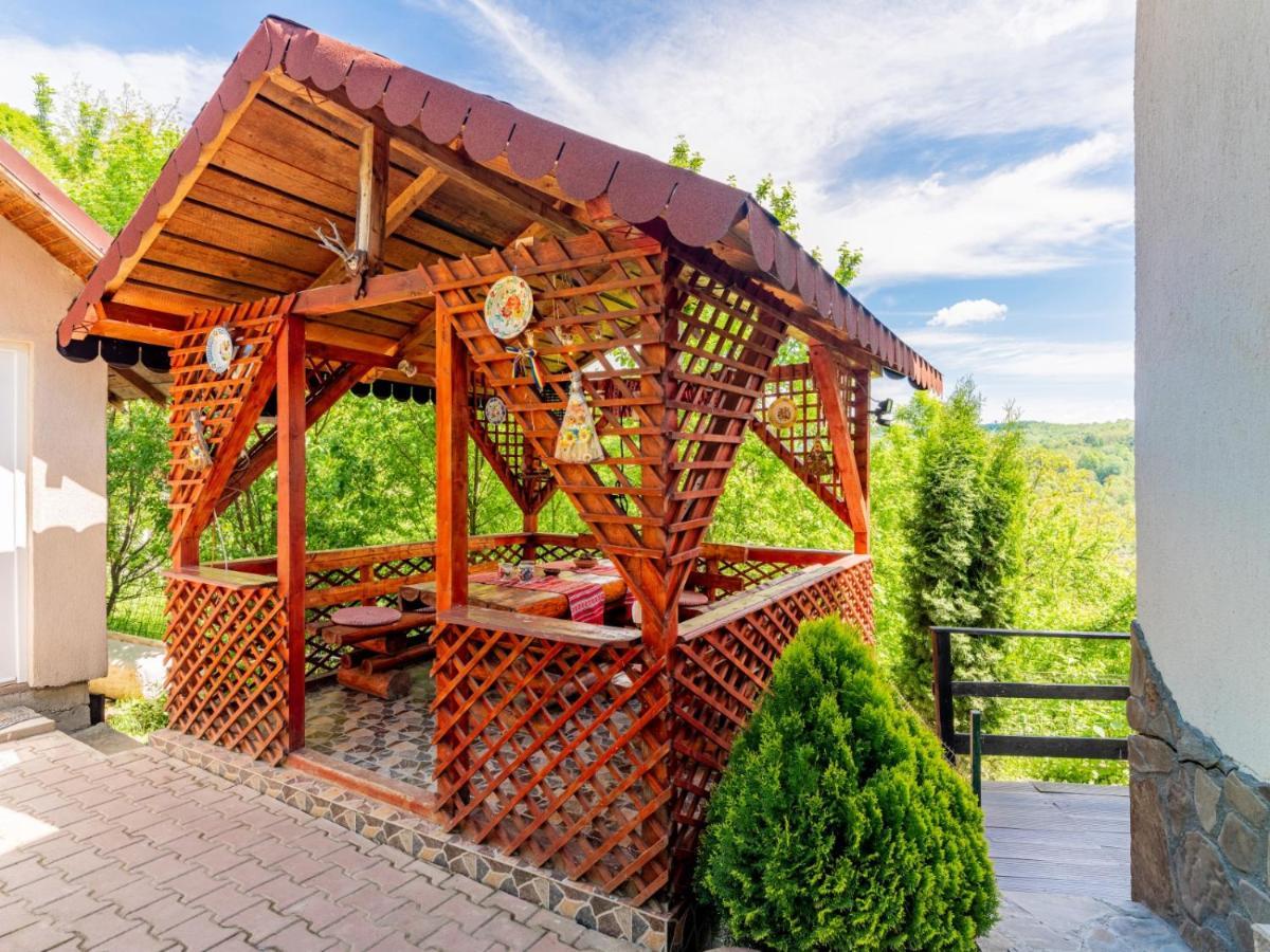 Casuta Cu Trandafiri Hotel Slănic Екстериор снимка