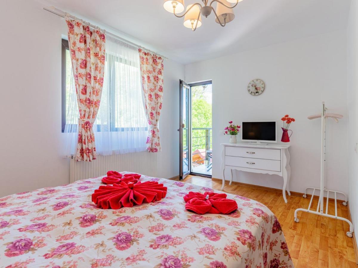 Casuta Cu Trandafiri Hotel Slănic Екстериор снимка