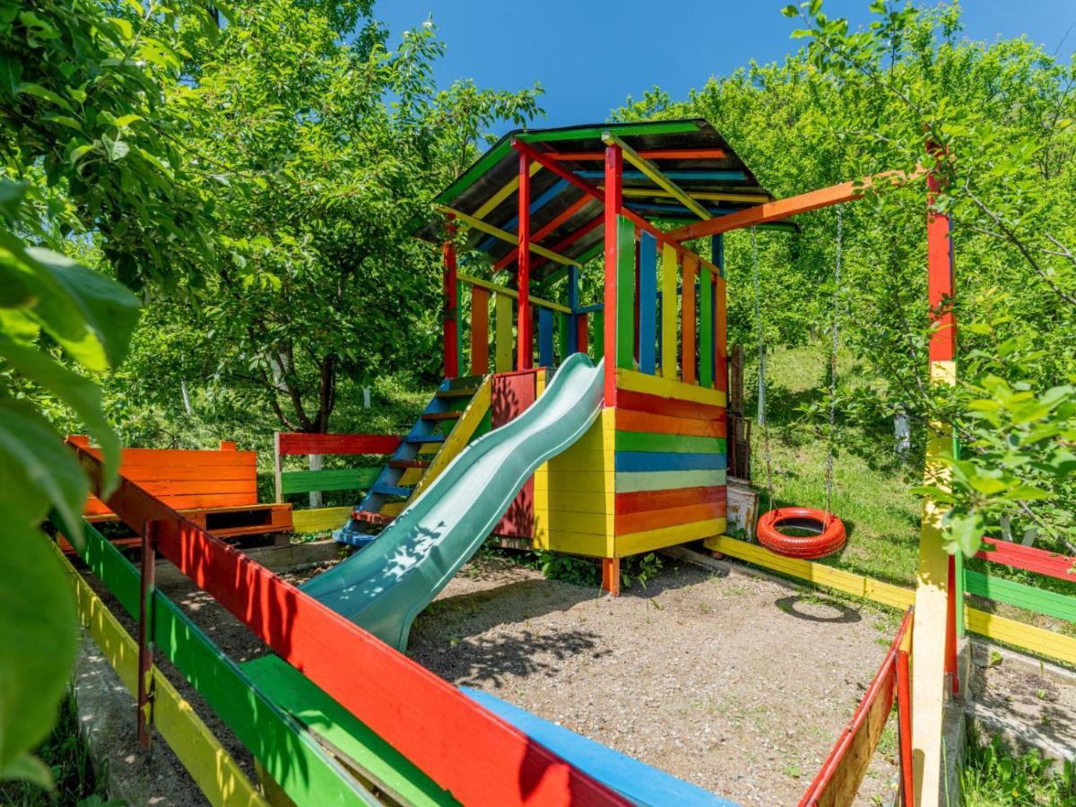 Casuta Cu Trandafiri Hotel Slănic Екстериор снимка