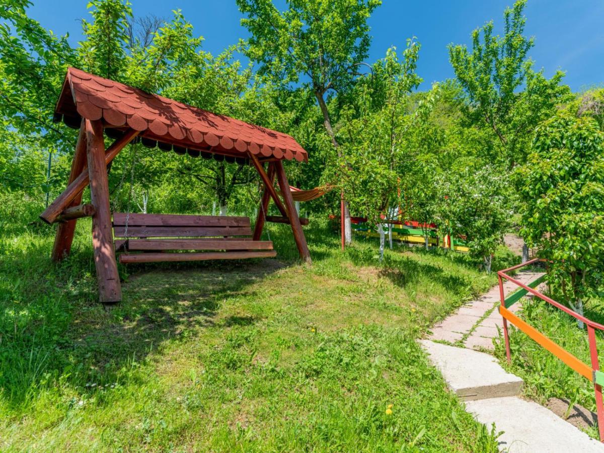 Casuta Cu Trandafiri Hotel Slănic Екстериор снимка
