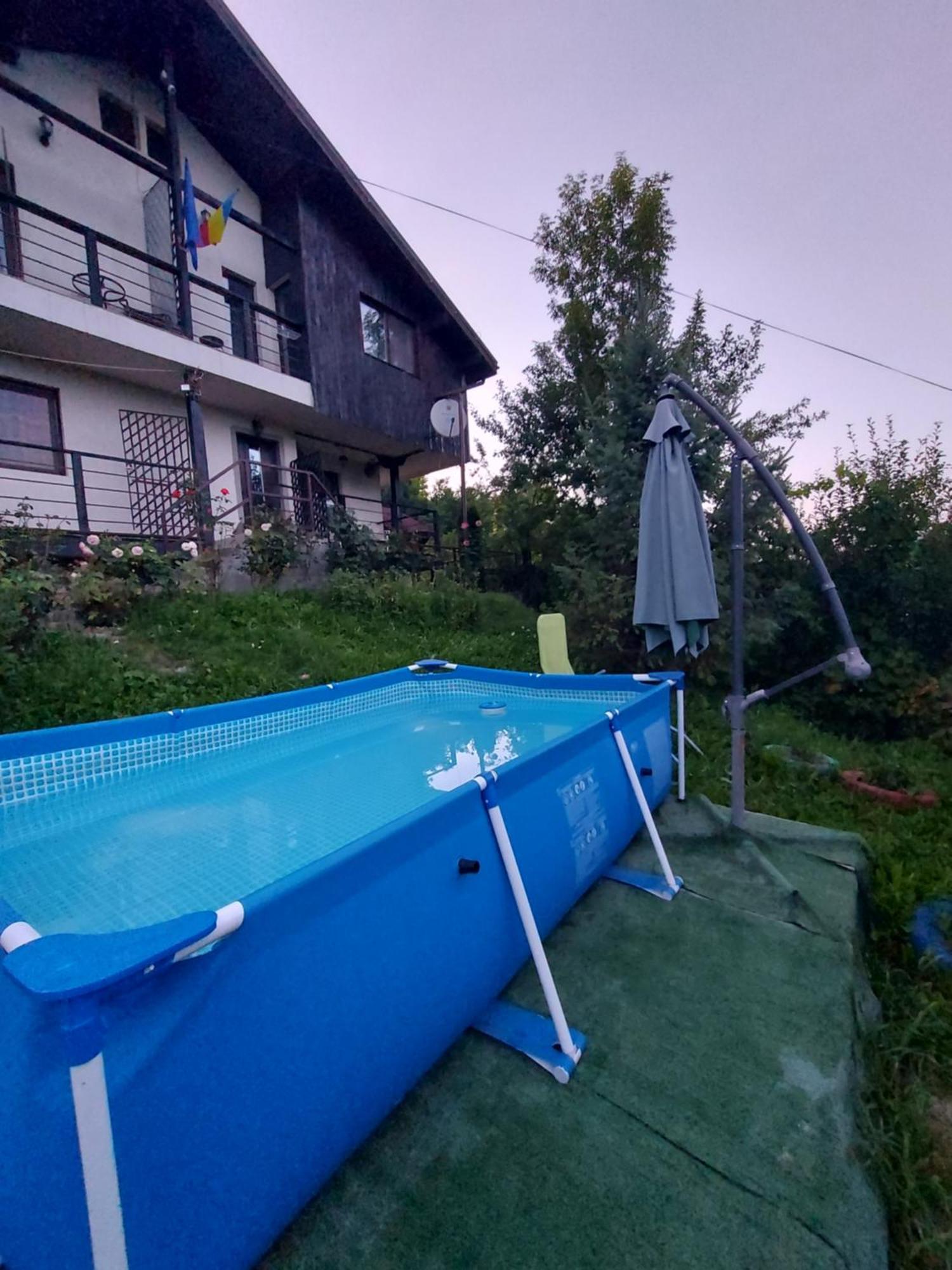 Casuta Cu Trandafiri Hotel Slănic Екстериор снимка